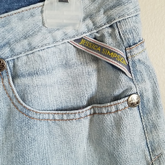 Jessica Simpson Daisy Duke shorts. - Picture 2 of 5